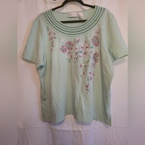 Alfred Dunner mint green short sleeved shirt with pretty purple flowers size xl